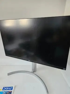 32inch LG Monitor. Supports 2 HDMI and screen sharing between two HDMI source.